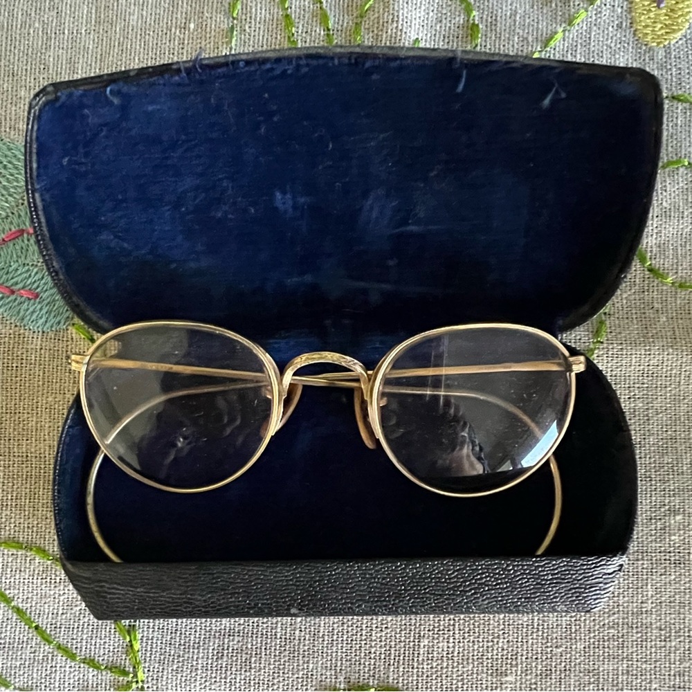 Vintage 1920’s girls prescription eye glasses with case.